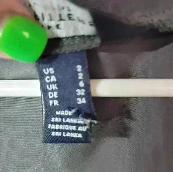 The Outfiters by Lands End gray blouse. Size 2. 100% polyester. - Picture 4 of 4